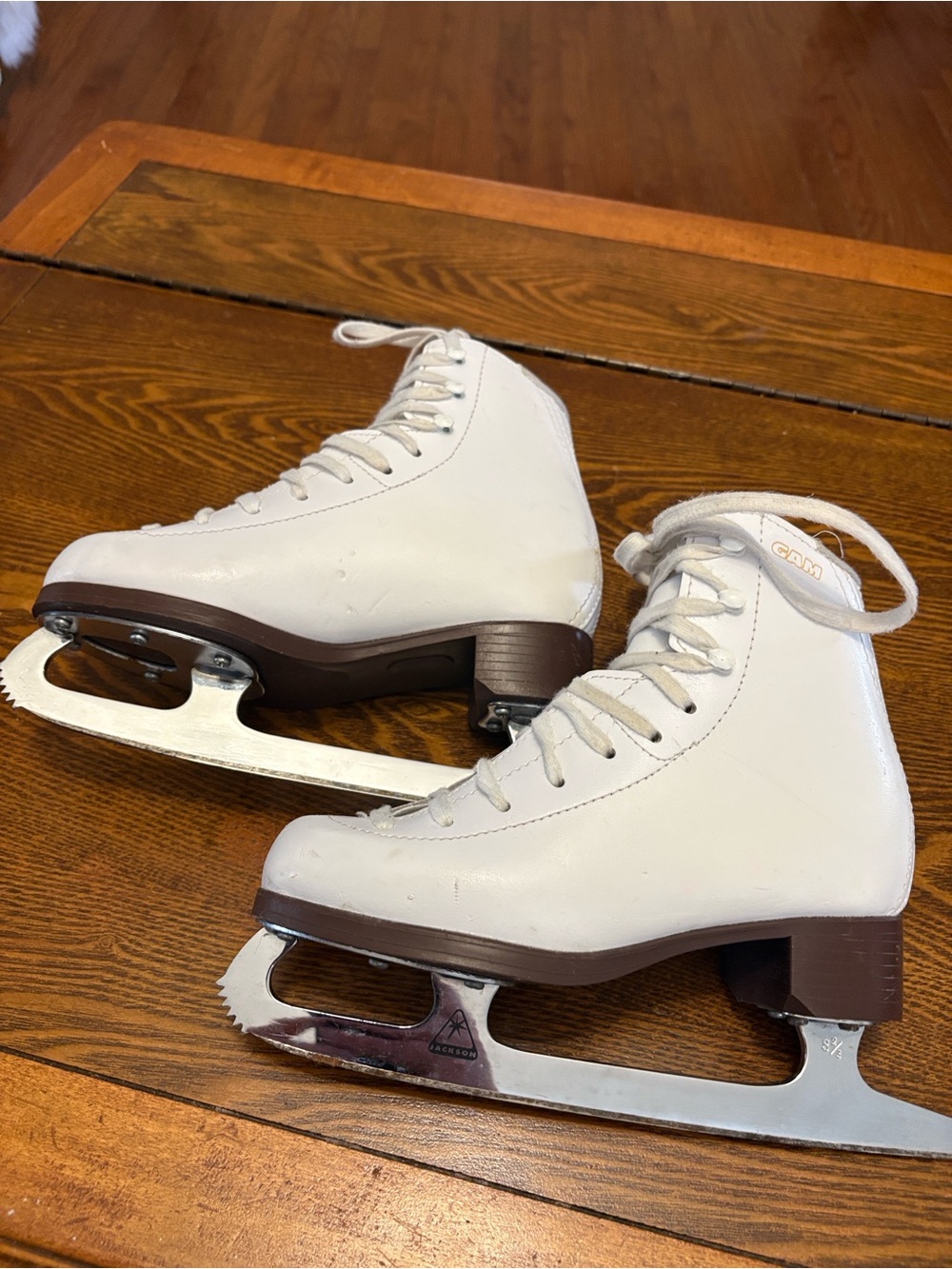 Junior Figure Ice Skates - size 3C Classic Leather Look signed by Elvis Stojko
